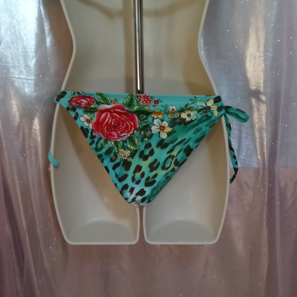 Bikini - Picture 4 of 5